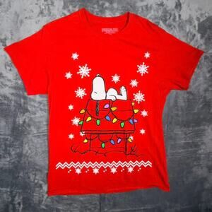 Peanuts Mens Snoopy Christmas T-Shirt Size M‎ Red Holiday Graphic Tee Dog House